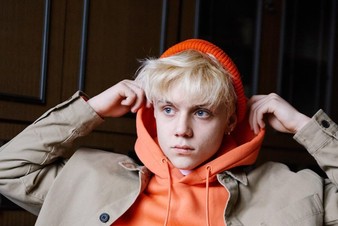 В духе «Маленького принца»: Ваня Дмитриенко выпустил клип «Венера-Юпитер»