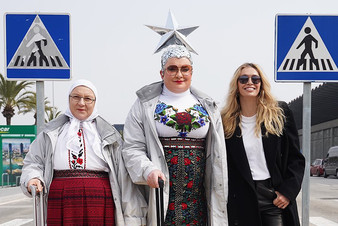 Неожиданное трио! Верка Сердючка с мамой и Вера Брежнева стали ведущими «Орла и решки»