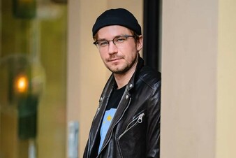 Бабушкино варенье и мед: трогательная встреча Александра Петрова с семьей