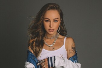 «Я не умею врать»: Мари Краймбрери покинула шоу «Маска» 