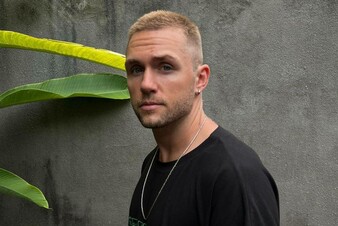 Влад Соколовский записал саундтрек к сериалу «Постучись в мою дверь в Москве»