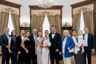 Свадьба Дины Авериной и Дмитрия Соловьева: кто из звезд был приглашен и кому достался букет невесты