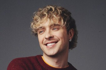 Егор Крид получил травму в Дубае: разрыв связок, гипс и костыли