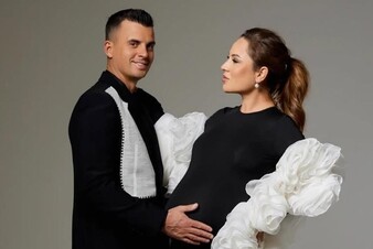 Кирилл Туриченко показал выписку жены и сына из роддома