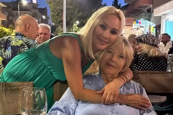 Лера Кудрявцева трогательно поздравила маму с 84-летием